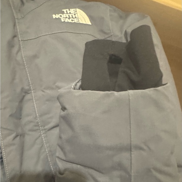 Children Northface winter coat. - Picture 7 of 7